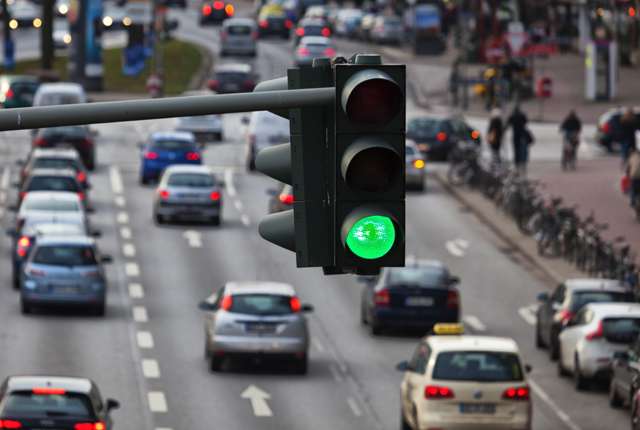 Traffic-light-controlled intersections found to attract fatal accidents