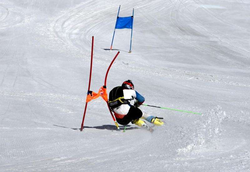 Using magnetic gates to track slalom skiers' performance