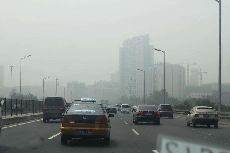 Vehicles, not farms, are likely source of smog-causing ammonia