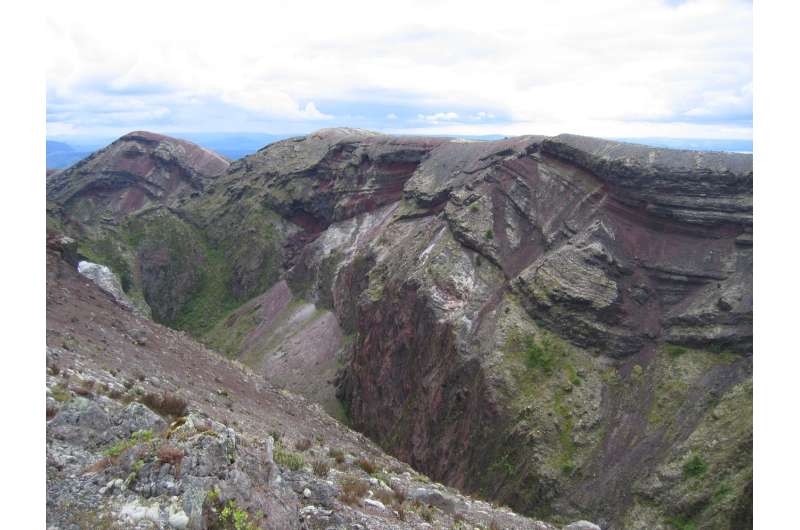 Volcanic crystals give a new view of magma