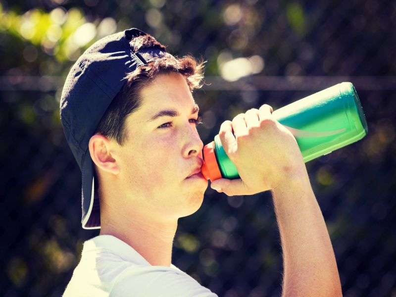 Water outperforms sports drinks for young athletes