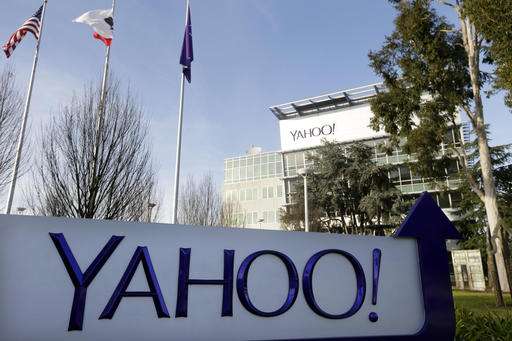 Yahoo issues another warning in fallout from hacking attacks
