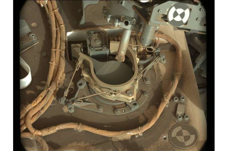 Mars Curiosity's labs are back in action