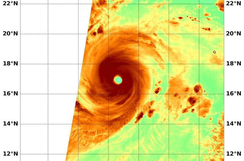 NASA looks at major Hurricane Rosa's water vapor concentration
