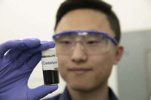 New catalyst turns pollutant into fuel