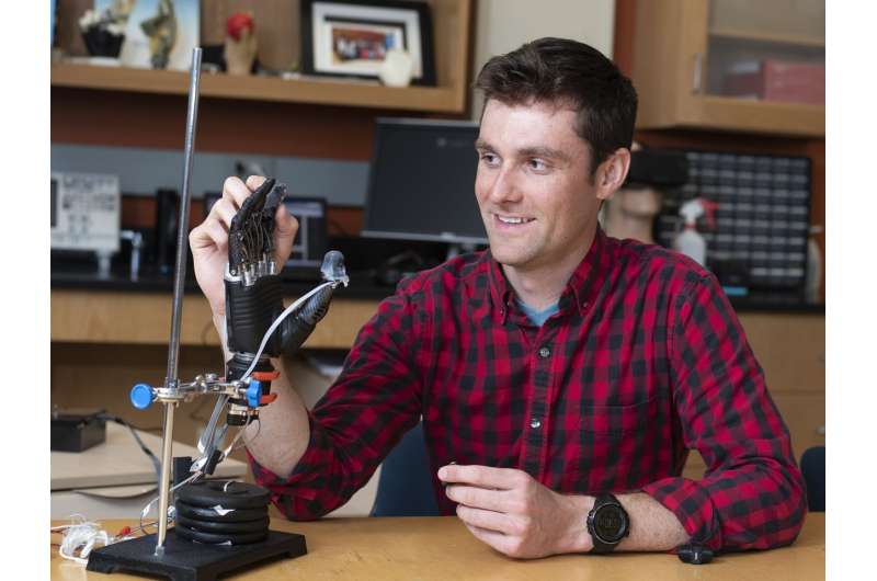 New 'e-dermis' brings sense of touch, pain to prosthetic hands