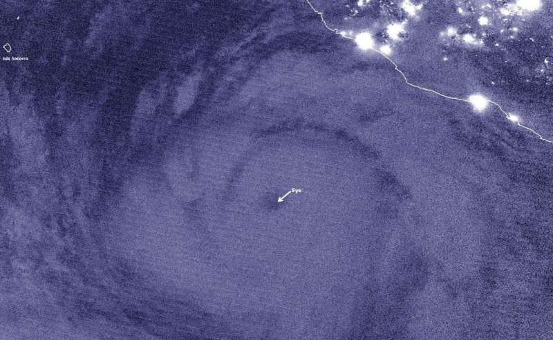 Satellite shows this bud's a major hurricane for you, Eastern Pacific Ocean