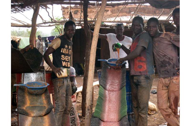 Small gold mines in Senegal create high mercury contamination