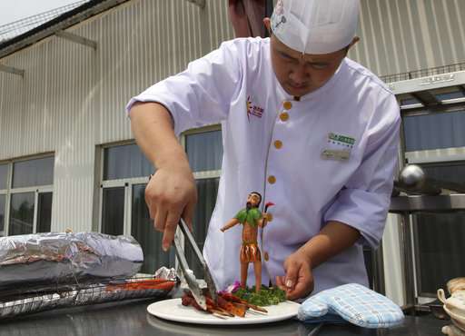 Solar cookout aims to woo traditional chefs, cut carbon