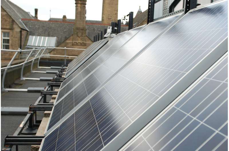 Solar power -- largest study to date discovers 25 percent power loss across UK