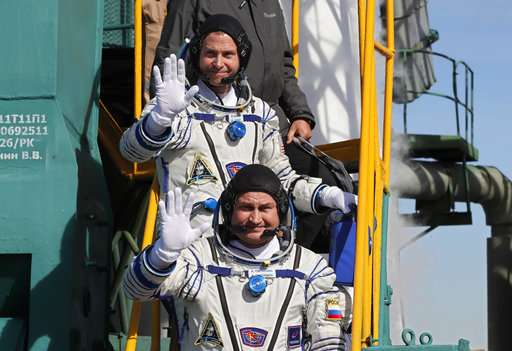 US, Russian astronauts safe after emergency landing (Update)