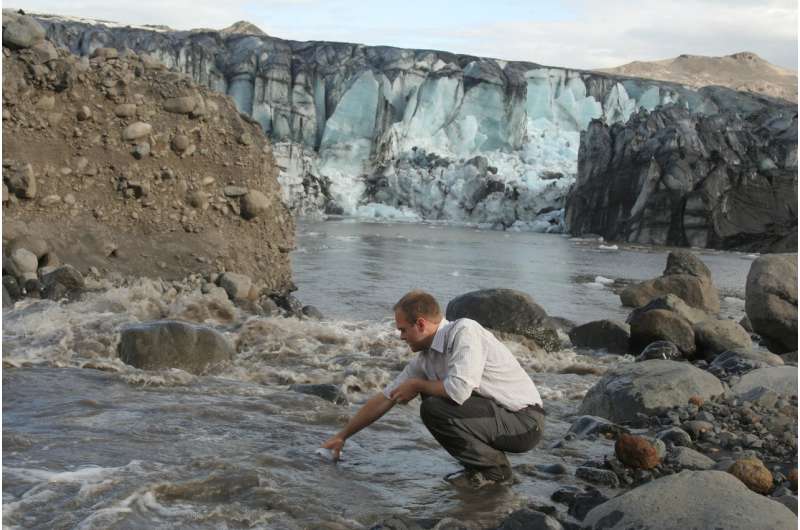 Volcanoes and glaciers combine as powerful methane producers