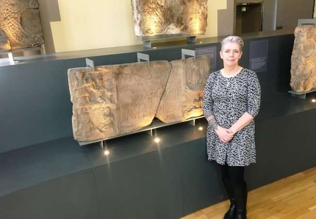 Archaeologist finds red and yellow paint on antonine wall