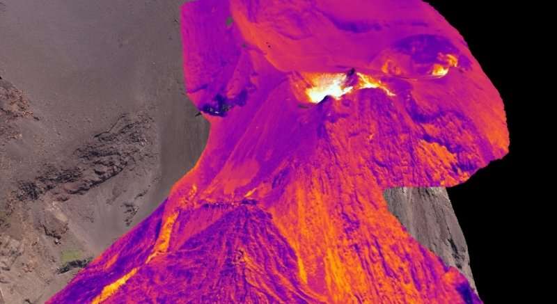 Scientists create world's first 3-D thermal image of volcano
