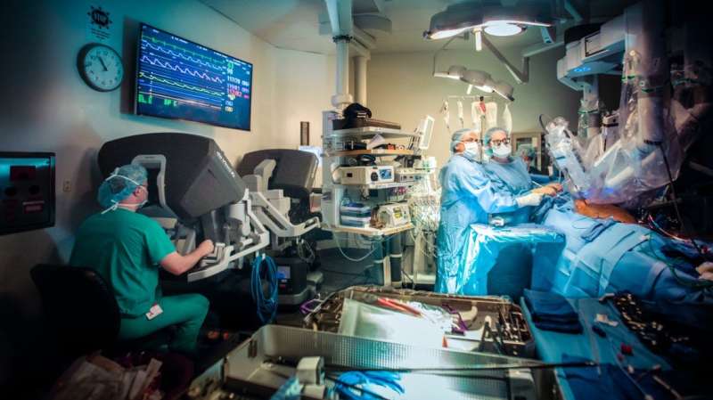 Study explores how robots in the operating room impact teamwork