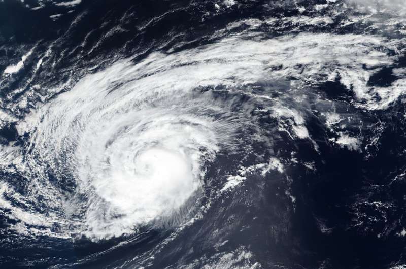NASA-NOAA's Suomi-NPP satellite finds Hurricane Leslie's ragged eye