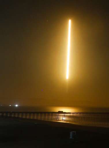 SpaceX launches 10 more Iridium Communications satellites