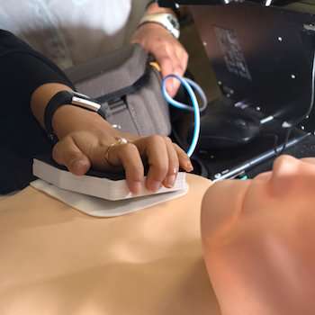 Bioengineering students develop add-on pad to make defibrillators more effective
