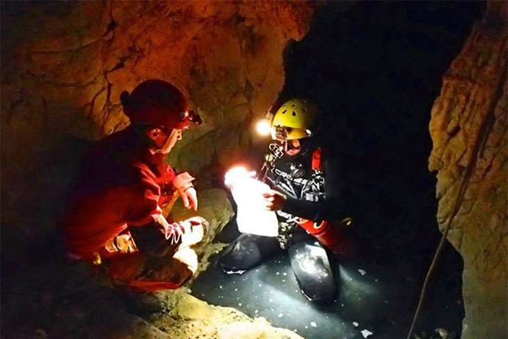 Deep Italian cave provides clues for how to detect life on Mars