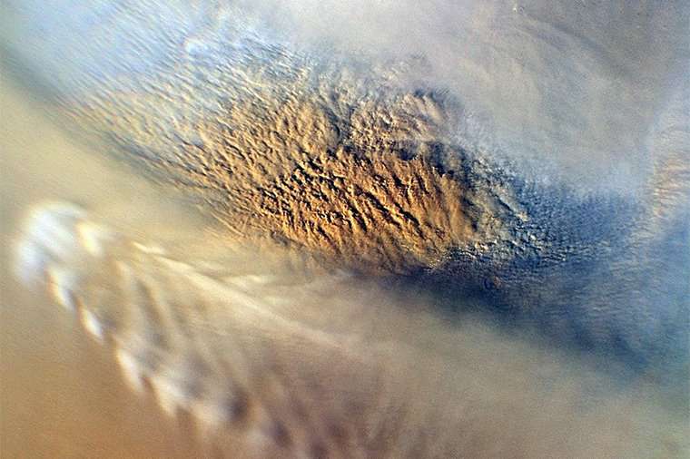 Electricity in Martian dust storms helps to form perchlorates