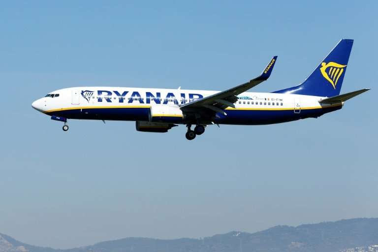 Low-cost pioneer Ryanair wants to sack all its Dutch-based crew, according to a pilots union