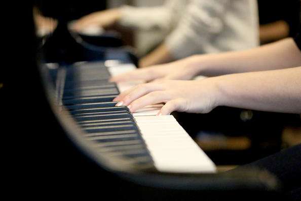 Research shows that literacy learning methods may help beginners to read music