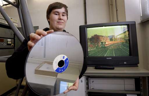 Volunteers work to save vintage train simulator in Berlin