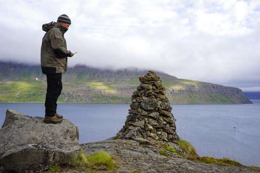 Wired Icelanders seek to keep remote peninsula digital-free