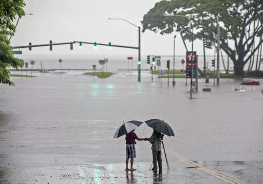 5 rescued from flooding as hurricane pelts Hawaii with rain