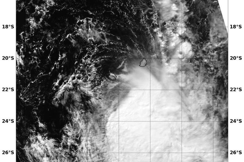 NASA's Aqua satellite sees wind shear affecting Tropical Cyclone Fakir