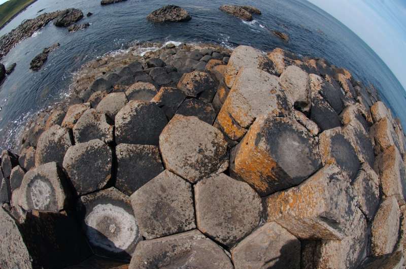 New insight into how Giant's Causeway and Devils Postpile were formed