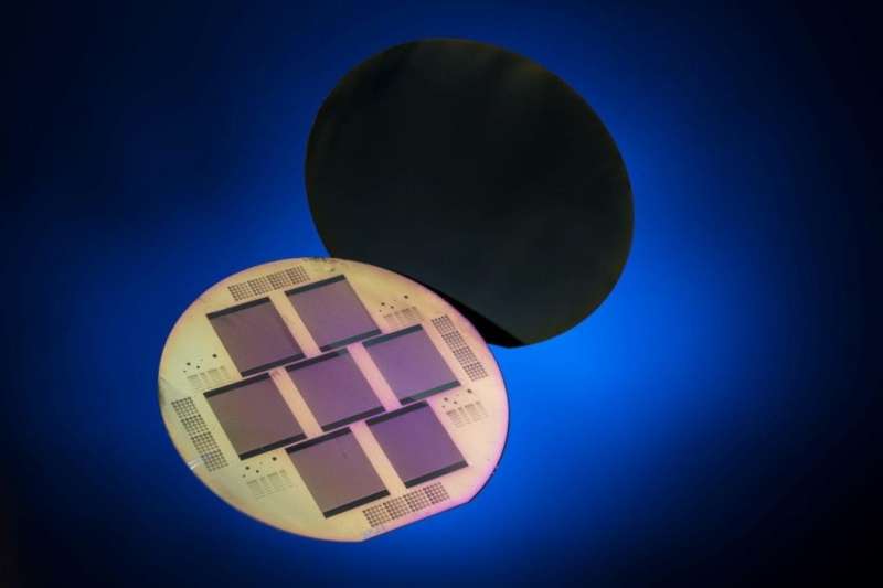 Record-breaking solar cells get ready for mass production