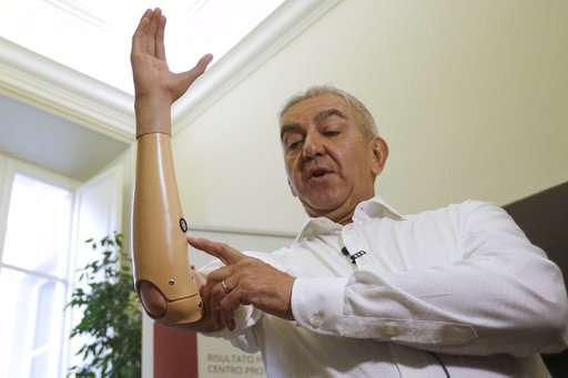 Italian researchers develop lighter, cheaper robotic hand