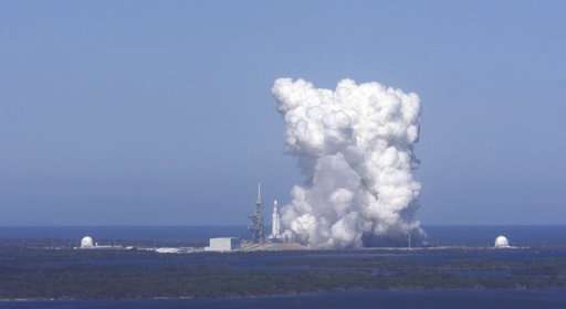 SpaceX fires engines on big new rocket in launch pad test