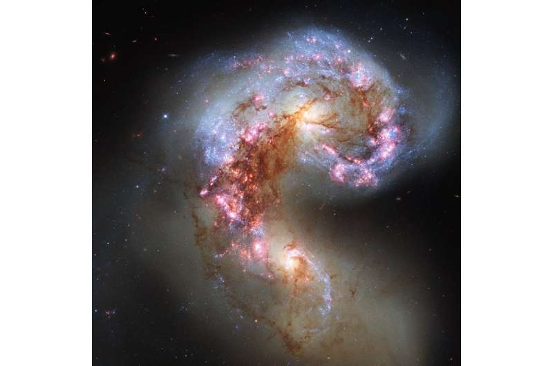 Researchers find organic material in the Antennae Galaxies