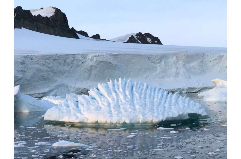 Satellites track vanishing Antarctic ice