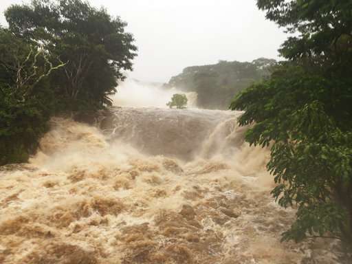 5 rescued from flooding as hurricane pelts Hawaii with rain