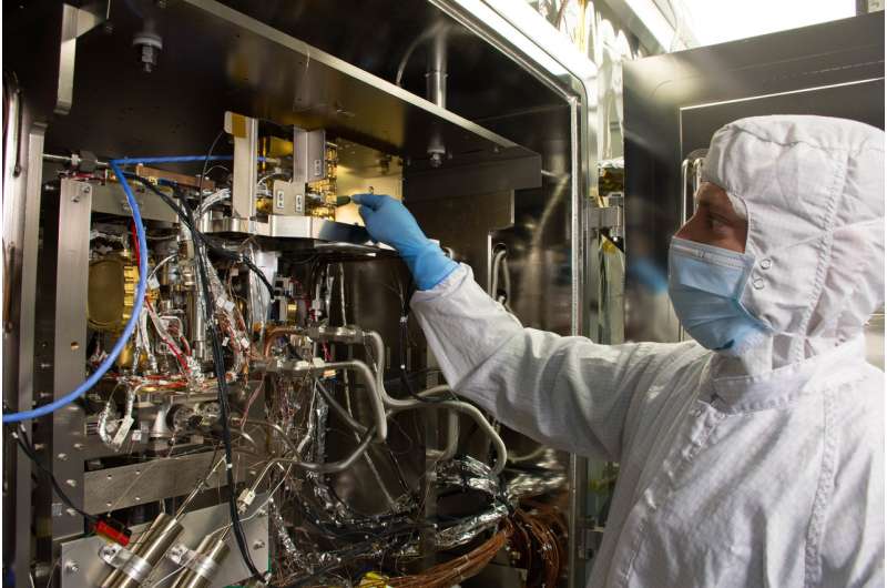 Scientists shrink chemistry lab to seek evidence of life on Mars