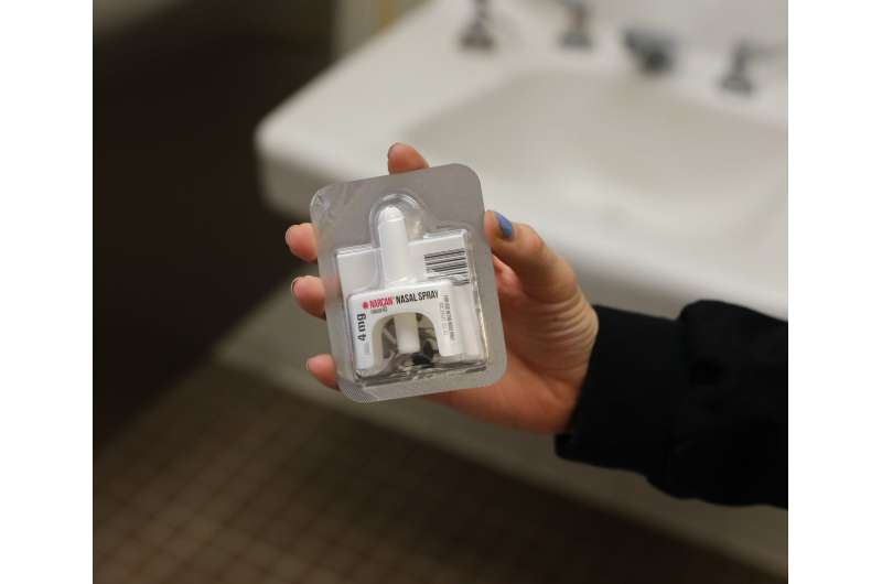 Researchers successfully train employees to respond to opioid overdose, administer naloxone