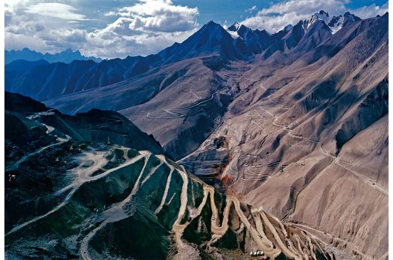 Scientists discover Earth's youngest banded iron formation in western China