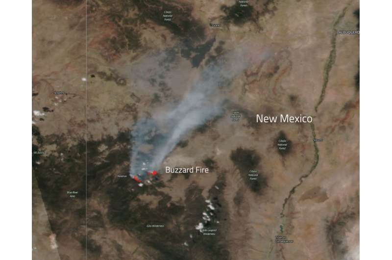 NASA's Aqua satellite captures heat signature and smoke from buzzard fire