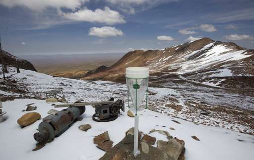 Bolivian observatory collects data as glaciers melt