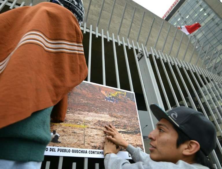 Activists protested in front of the Petroperu company in Lima on September 21, 2017, to support the Achuar, Kichwa and Quechua A