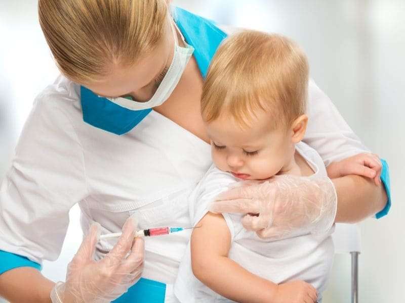 医生建议所有儿童应尽快接种流感疫苗