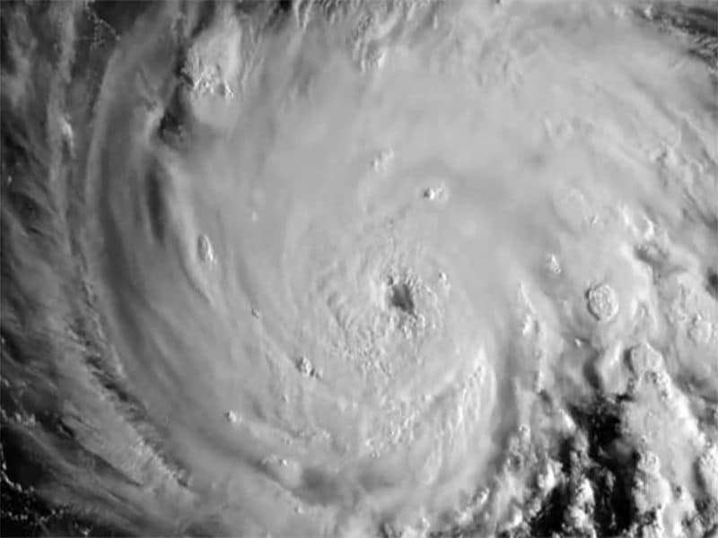 As hurricane florence targets U.S., experts urge safety