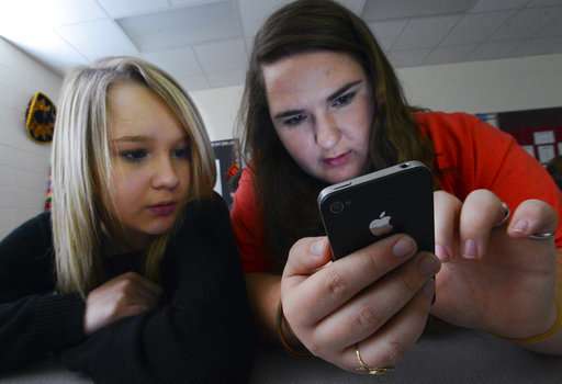 Cellphones gaining acceptance inside US schools