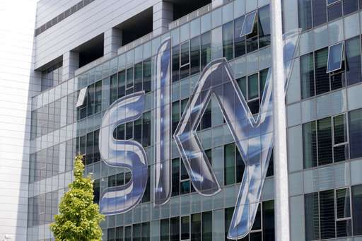 Comcast, Fox both raise bids as they reach for Sky