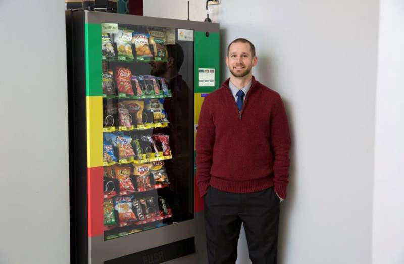Delayed delivery at vending machines prompts healthier snack choices
