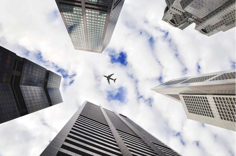 Does the urban morphology have influence on the noise levels provoked by aircrafts?