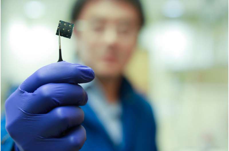Dual-layer solar cell developed at UCLA sets record for efficiently generating power
